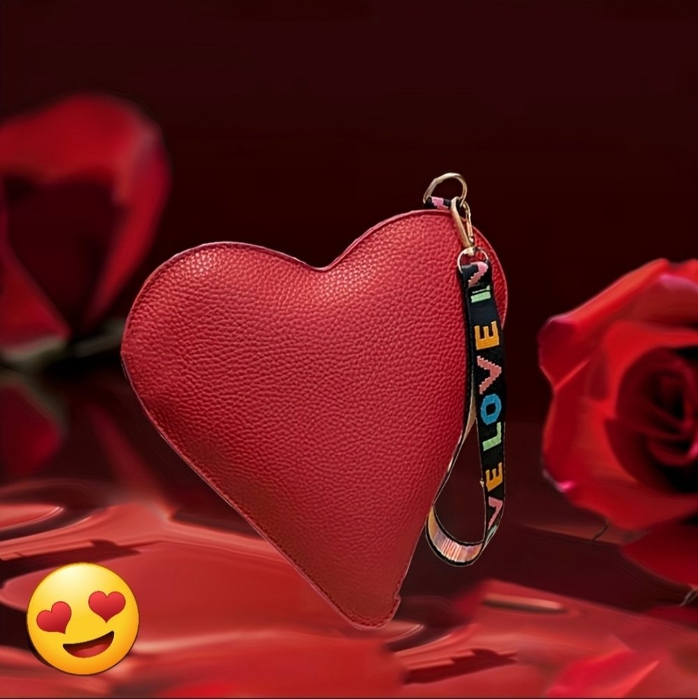 Heart Shaped Wristlet Red  Clutch Bag Love 🆕️ - Picture 5 of 12